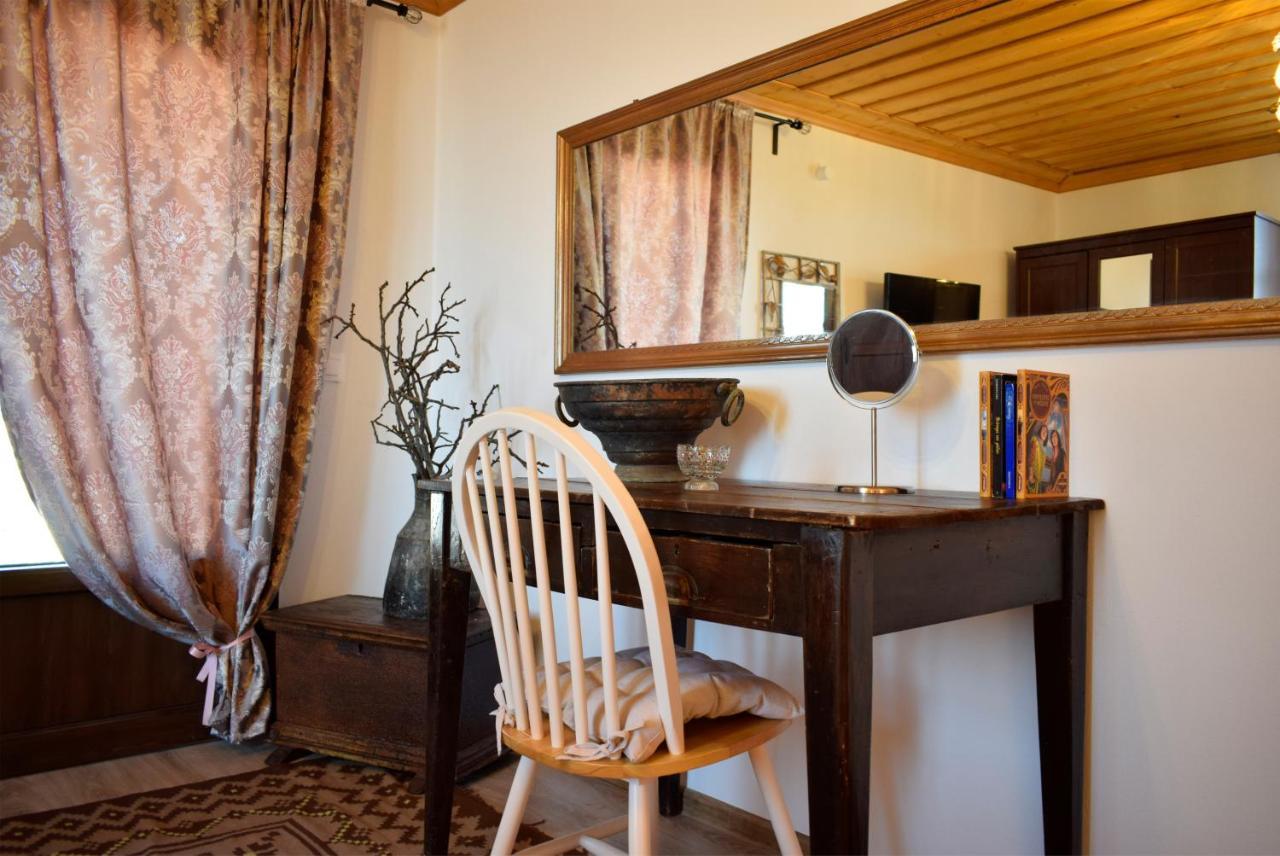 Villa Renovated Old Manor House With Yard Arnaía Exterior foto