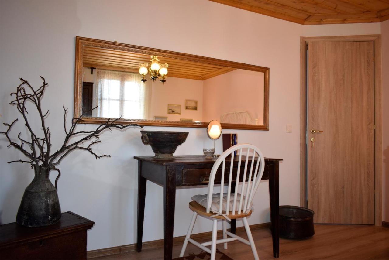 Villa Renovated Old Manor House With Yard Arnaía Exterior foto