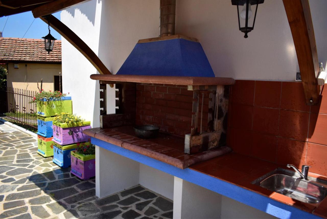 Villa Renovated Old Manor House With Yard Arnaía Exterior foto